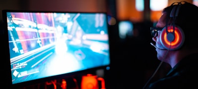 英雄联盟电竞比赛直播，游戏内精彩团战画面