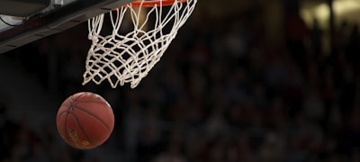 NBA篮球比赛直播，球员扣篮瞬间